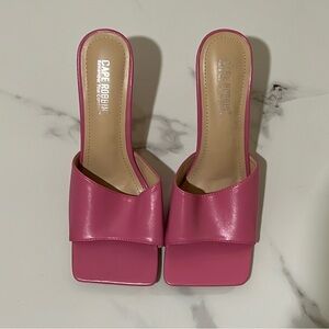 Beautiful pink square front open toe heels 💕